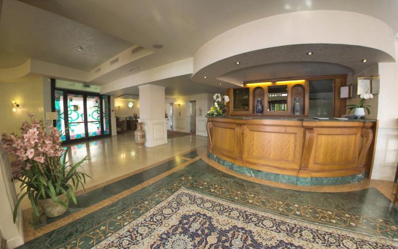萨伏伊宫酒店 加尔多内-里维耶拉 外观 照片